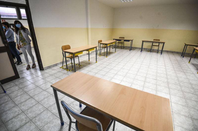 Scuola, dal primo settembre recupero apprendimenti e dal 14 il via alle lezioni