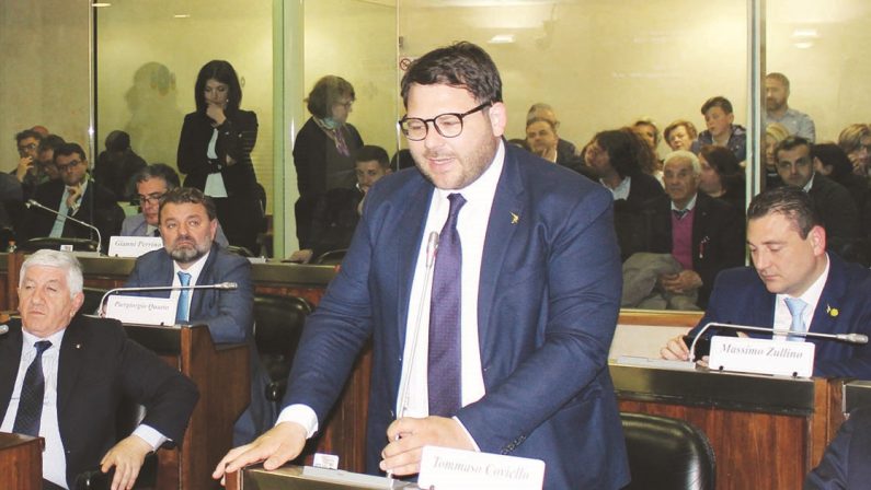 Dimissioni Ferrara, «Frasi sessiste all’assessore Merra». Scontro Lega-M5s