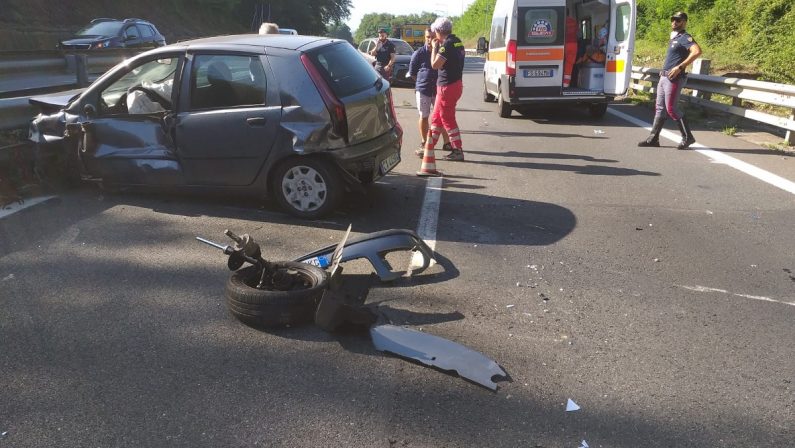 Incidente sulla A2 in direzione sud nel Vibonese: due persone soccorse dall'eliambulanza