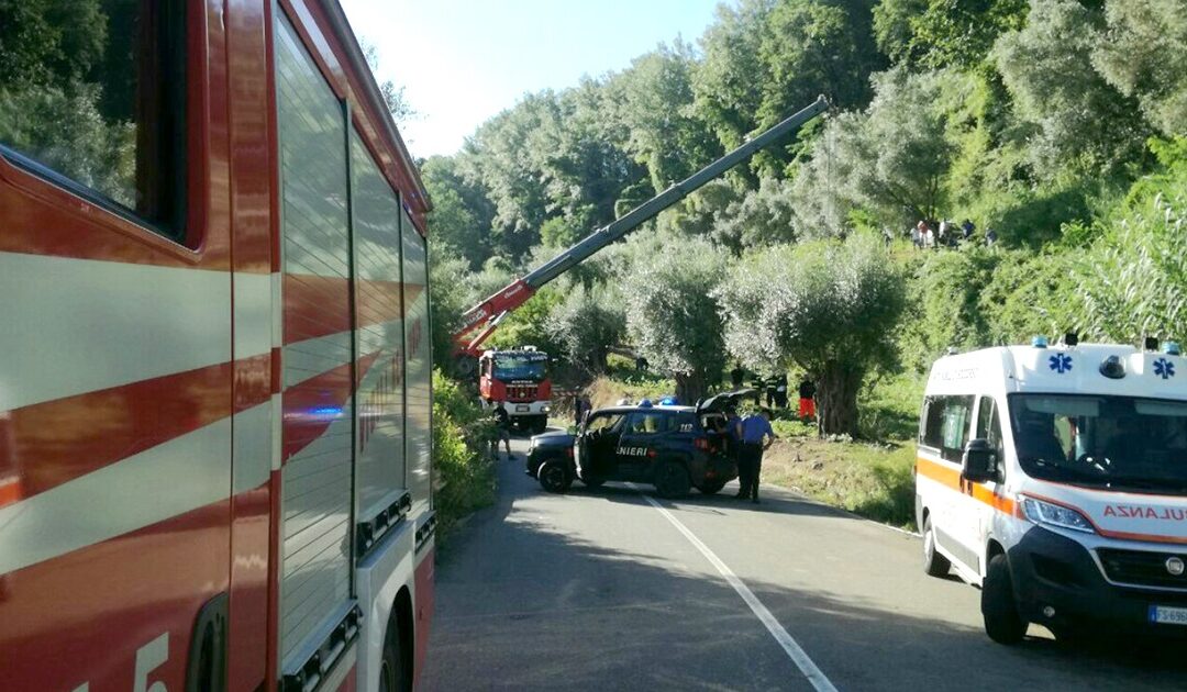 Tragedia a Francica nel Vibonese, si ribalta un trattore e muore un uomo di 50anni