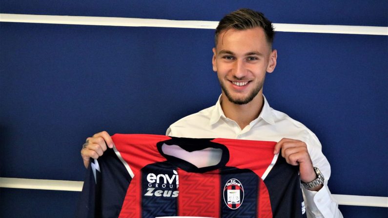 Serie A, un attaccante rumeno per il Crotone: arriva Denis Dragus