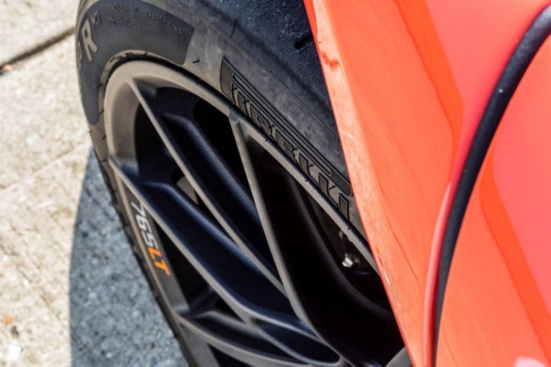 Pneumatici Pirelli equipaggiano la nuova supercar McLaren 765LT