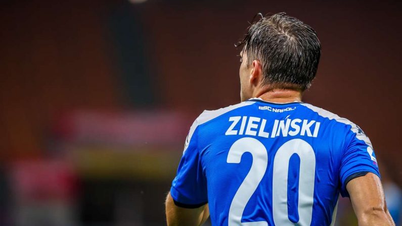 Serie A, Zielinski e un collaboratore positivi al Covid nel Napoli