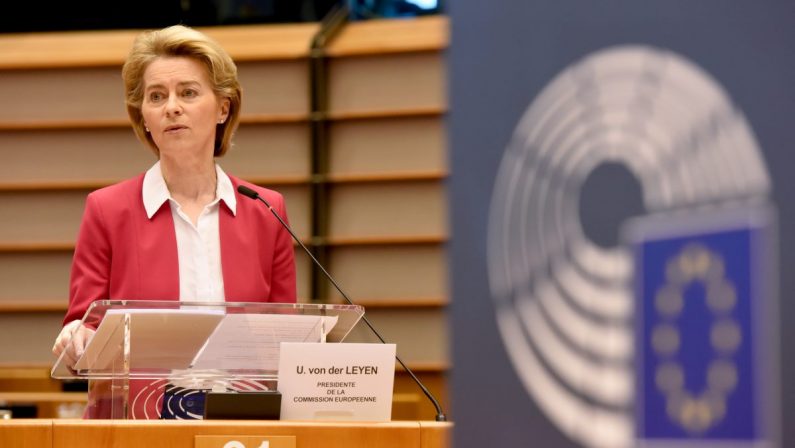 Membro staff positivo al coronavirus, Von der Leyen lascia Consiglio Ue