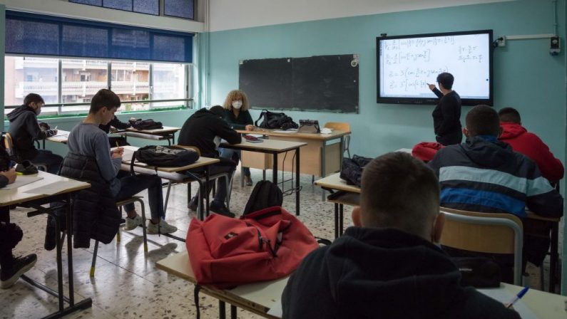 Covid, Tar respinge i ricorsi contro le scuole chiuse in Campania