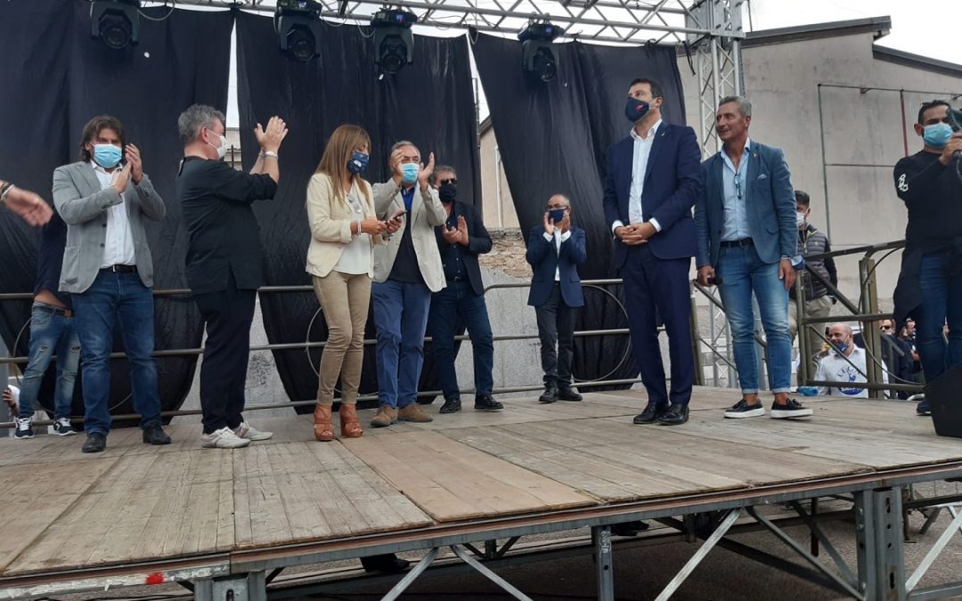 Matteo Salvini sul palco di Taurianova