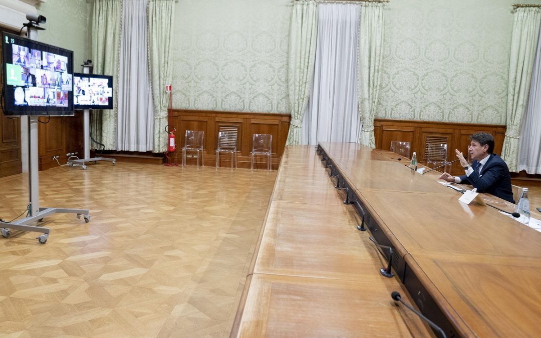 Il presidente del Consiglio Giuseppe Conte in videoconferenza