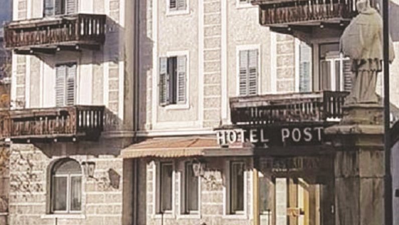 L’Hotel Post cancellato, il crimine di un sindaco in guerra con la civiltà