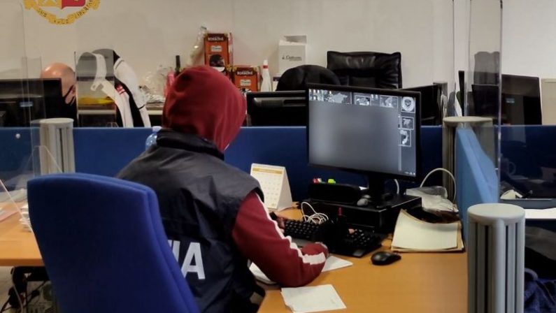 Pedofilia online, perquisizioni e arresti in 18 regioni