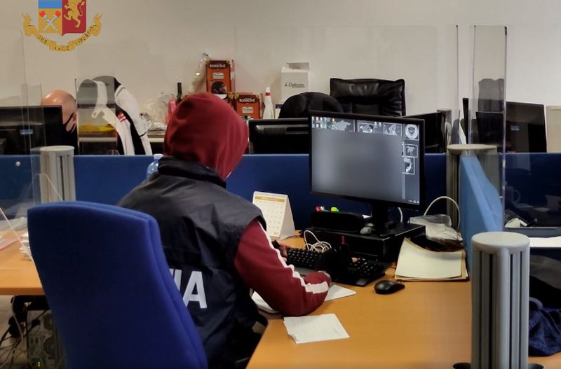 Pedofilia online, perquisizioni e arresti in 18 regioni