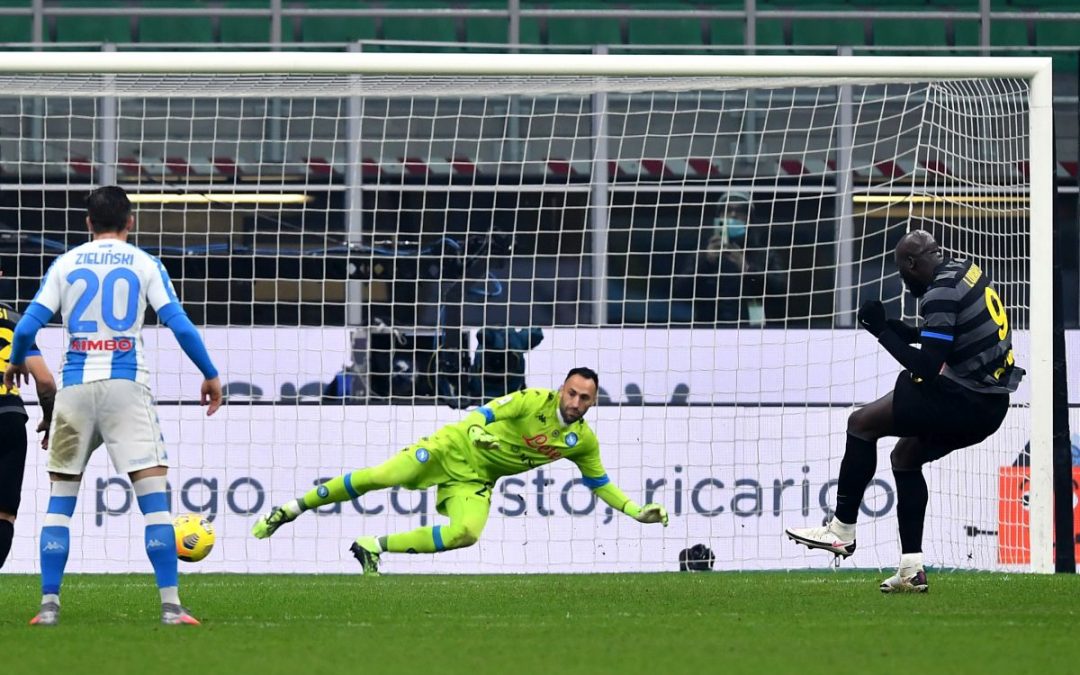 Pari Milan ma resta primo, Inter batte Napoli e va a -1