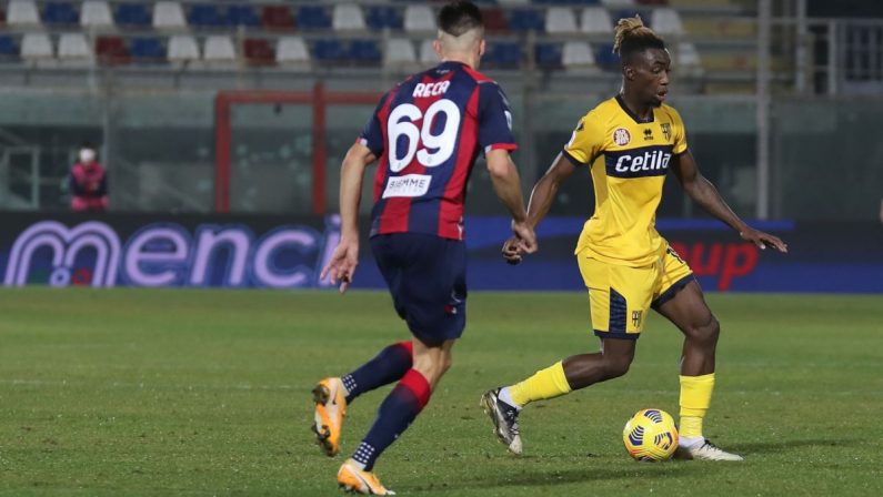 Messias trascina il Crotone, Parma sconfitto per 2-1