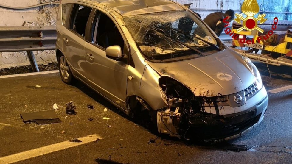 Cosenza, Incidente Tra Tre Auto Sulla Statale 107: Una Persona Portata ...