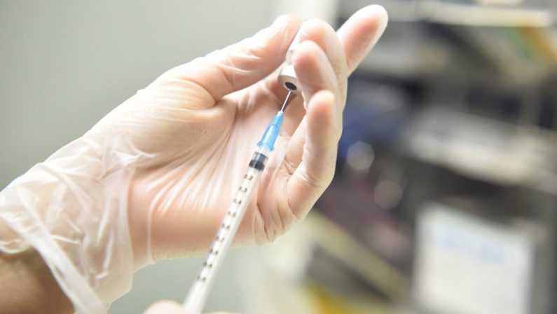 Covid, 191 mila vaccinati in Italia con 39,8% delle dosi disponibili