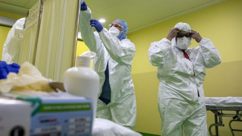 Coronavirus in Italia: quasi 21 mila nuovi casi e 347 vittime, ancora in aumento i ricoveri