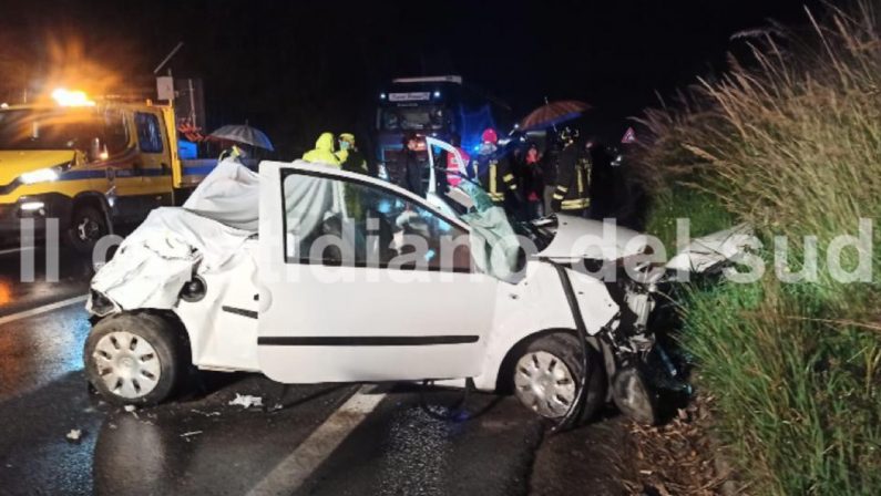 Tragedia a San Nicola Arcella, auto fuori strada: un morto e due feriti