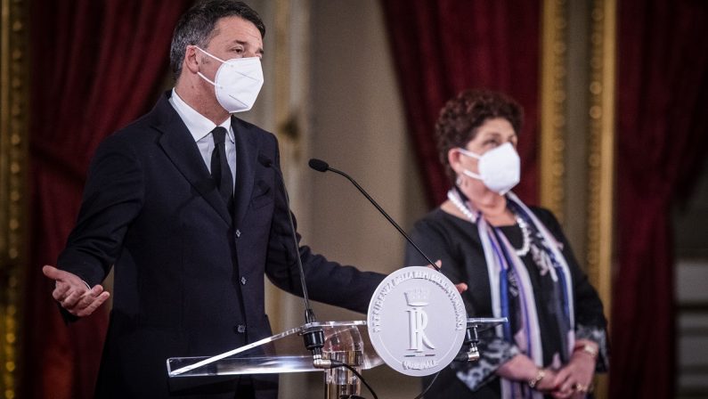 Renzi alza l'asticella sul governo: «Dopo gli insulti diteci se ci volete»