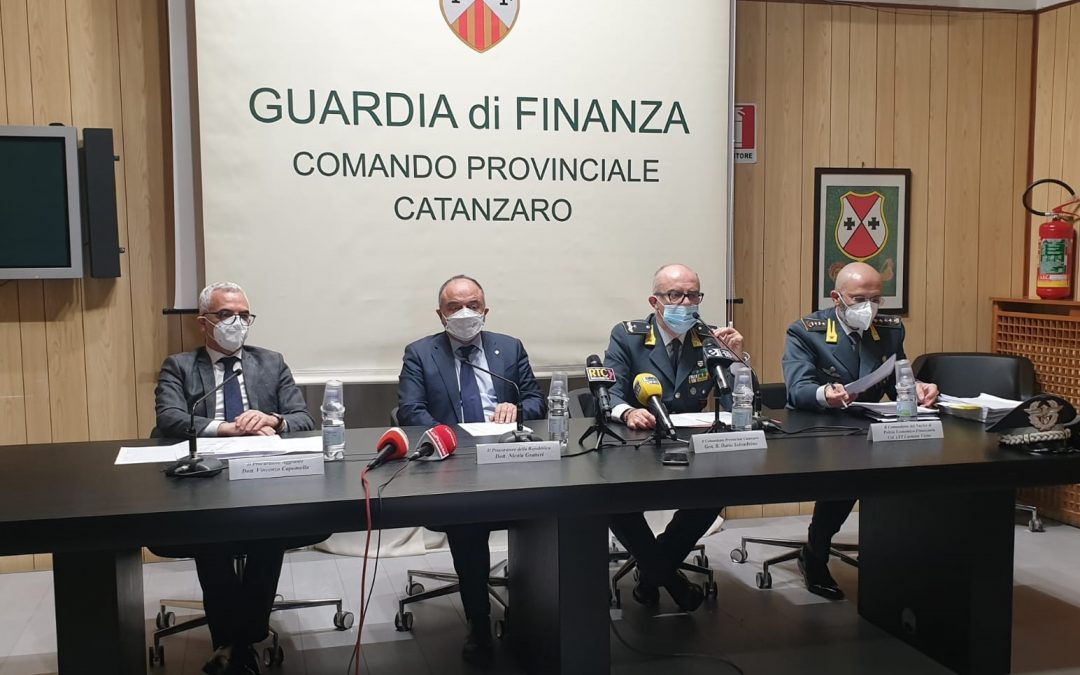 La conferenza stampa per l'operazione