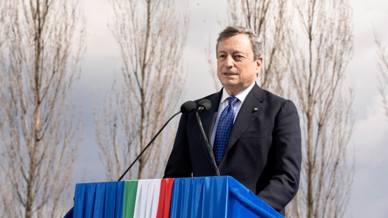 Draghi visto dagli italiani: l’uomo delle soluzioni malgrado i partiti