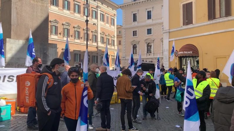 Rider, l’UGL in piazza “No al lavoro subordinato”