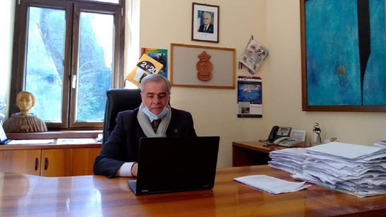Longobucco nella morsa del Covid, il sindaco Pirillo ritira le dimissioni