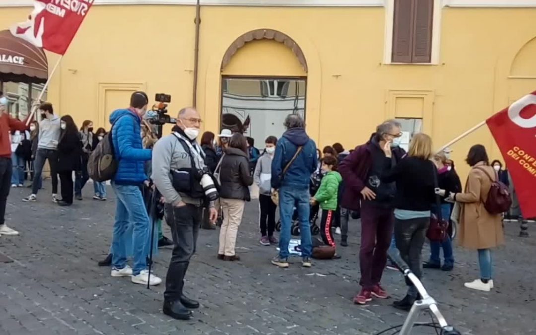 Scuola, a Montecitorio protesta contro la Dad