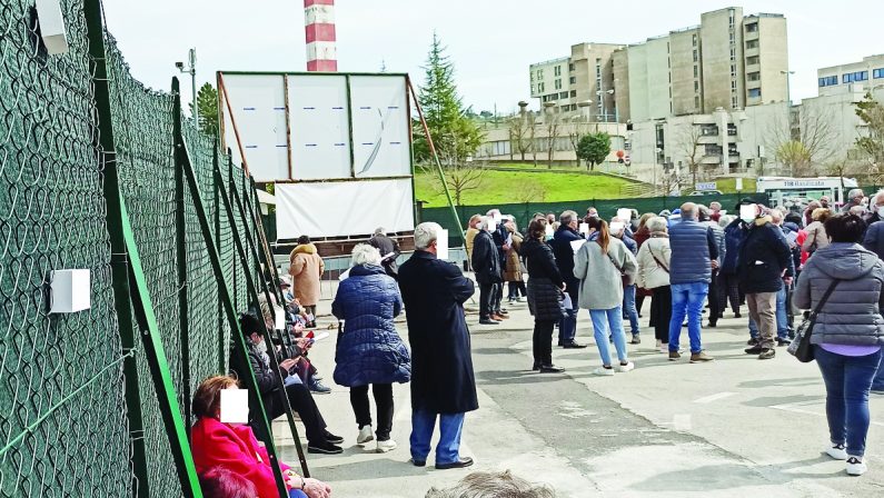 Coronavirus in Basilicata, prenotazioni per le vaccinazioni aperte anche per i 70enni