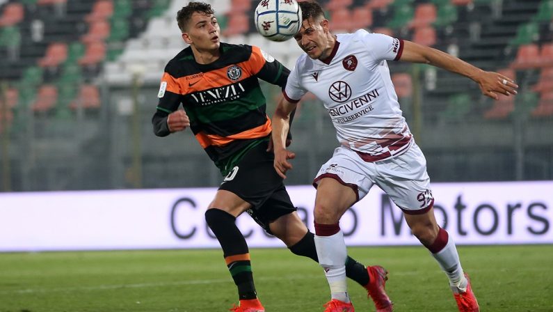 Situm (Reggina) dedica il gol a Gesù, l'arcivescovo di Reggio Calabria lo chiama per congratularsi