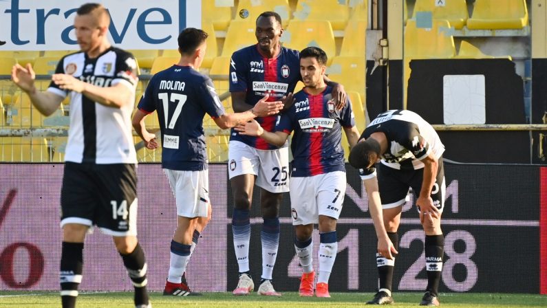 Serie A, una gioia per il Crotone: i rossoblù vincono 4-3 a Parma