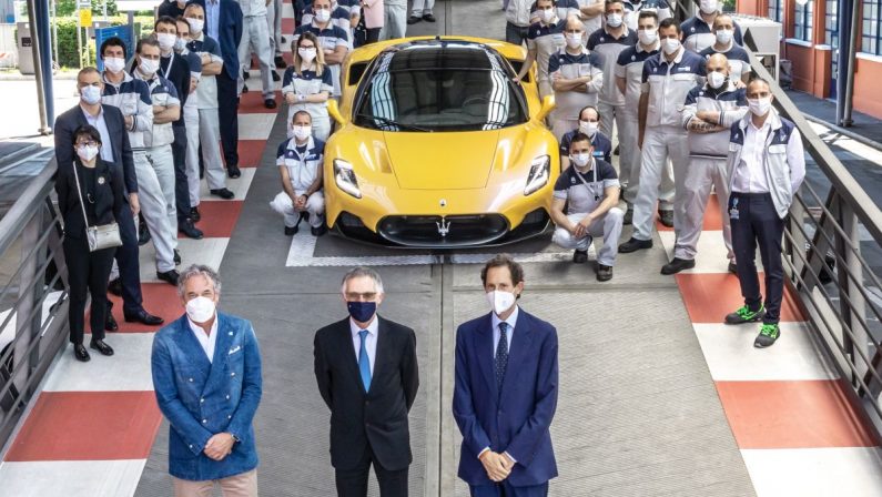 Stellantis, Elkann e Tavares visitano stabilimento Maserati