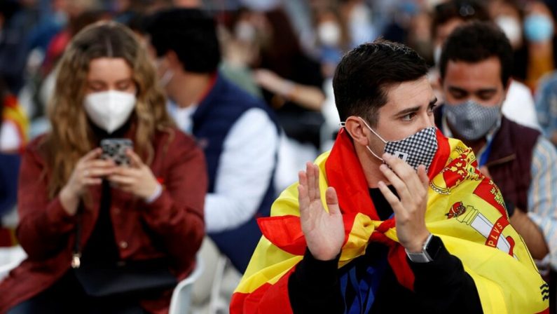 Madrid, la vittoria in controtendenza delle forze contrarie al “tutto chiuso”