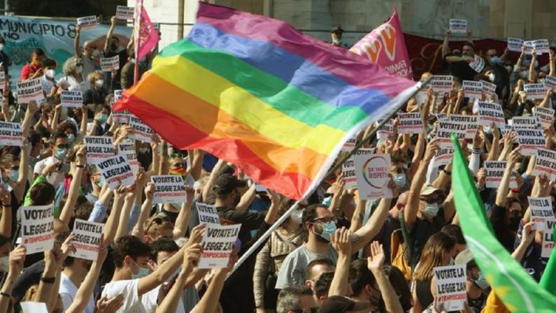 Giornata contro l'omofobia, Mattarella: «Rifiuto assoluto di ogni forma di discriminazione»