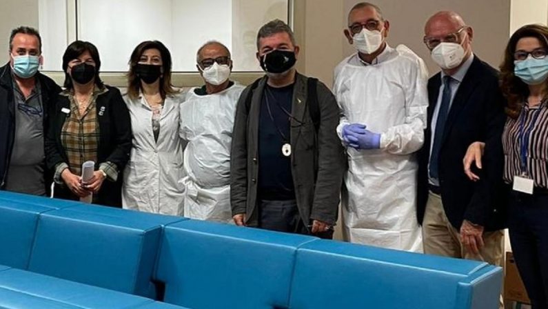 Vaccinati tutti i dipendenti della Regione: «Siamo la prima pubblica amministrazione in Italia a farlo»