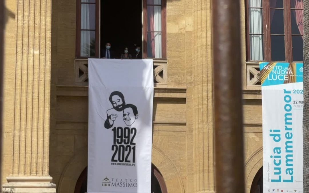 Strage di Capaci, un lenzuolo della memoria al Teatro Massimo di Palermo