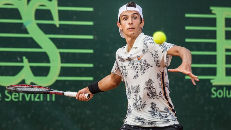 Musetti batte Cecchinato e vola agli ottavi del Roland Garros