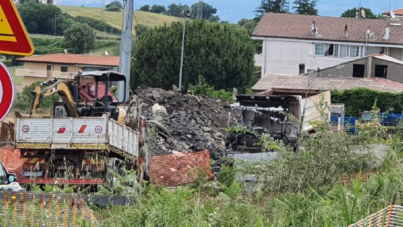 Incendio nel cantiere del nuovo ospedale di Vibo, si indaga su possibile origine dolosa