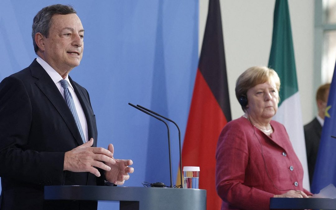 Mario Draghi con Angela Merkel