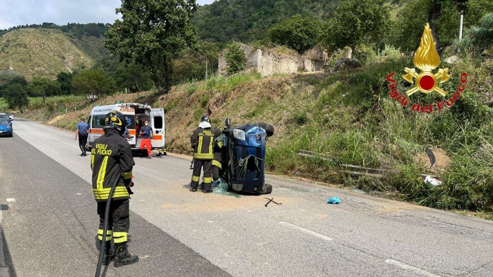 Si Ribalta Con L’auto Nel Vibonese, Conducente Soccorso Da 118 E Vigili ...