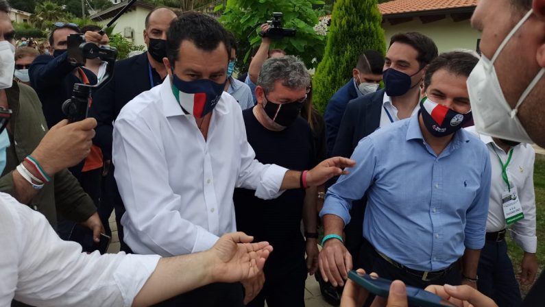 Stati Generali della Lega, Salvini: «Orgoglioso del lavoro di Spirlì, ma il candidato lo sceglie Forza Italia» 
