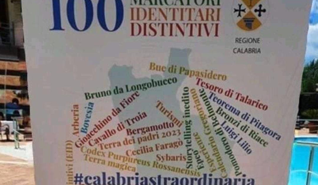 I totem promozionale della Regione Calabria col tesoro di Talarico