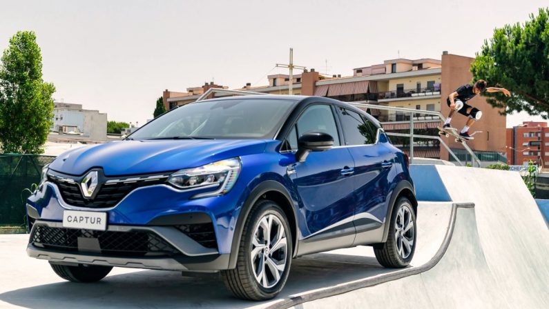 Renault lancia nuova Captur con tecnologia E-Tech Hybrid 145