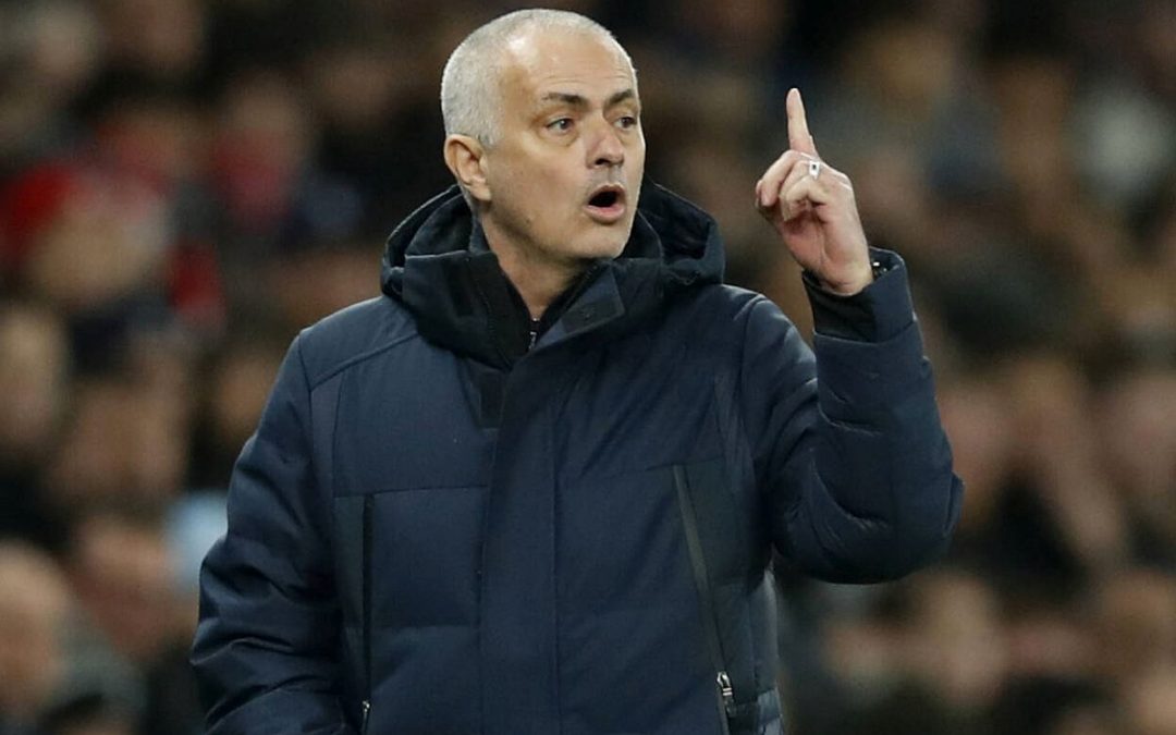 Mourinho in viaggio “Tifosi della Roma sto arrivando”