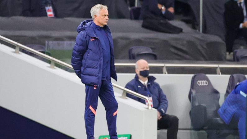 Mourinho sbarca a Roma, tifosi giallorossi in festa