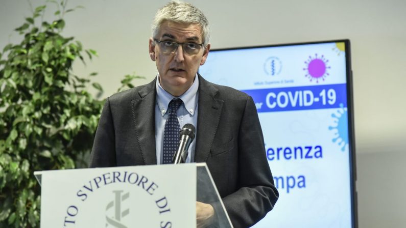 Vaccino, Brusaferro “Convincere gli indecisi in tempi rapidi”