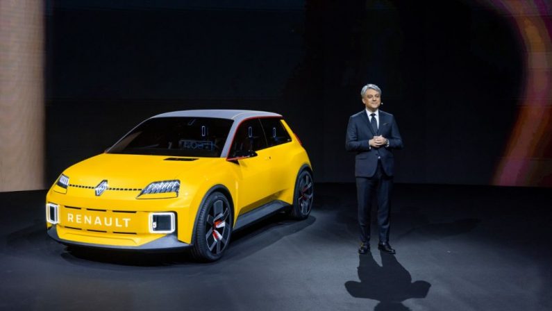 Renault, nel primo semestre torna l’utile ma ricavi in calo