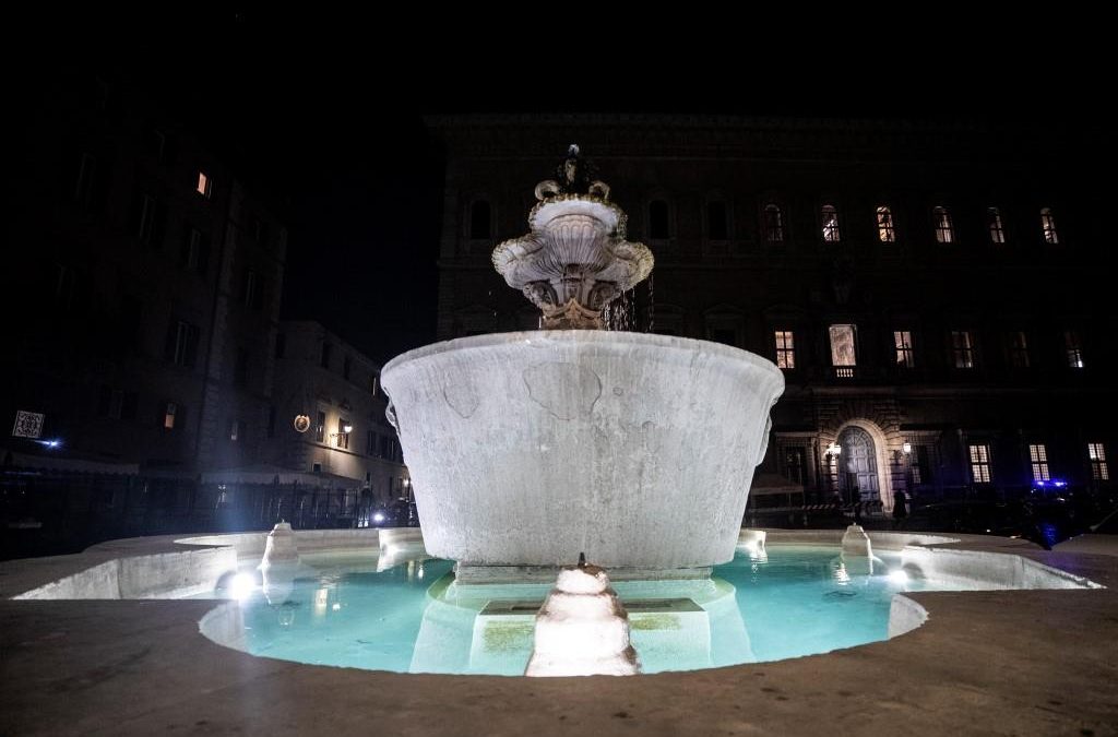 Roma, nuova illuminazione artistica per Piazza Farnese