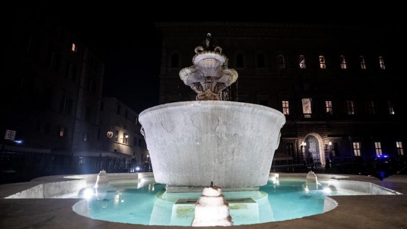 Roma, nuova illuminazione artistica per Piazza Farnese