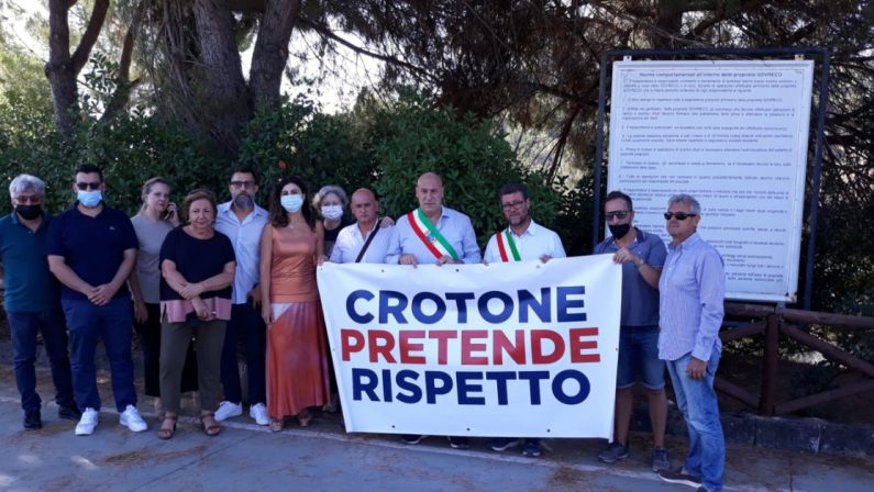 Scintille Comune-Prefettura: i rifiuti di Crotone per ora "parcheggiati" nel piazzale di Akrea