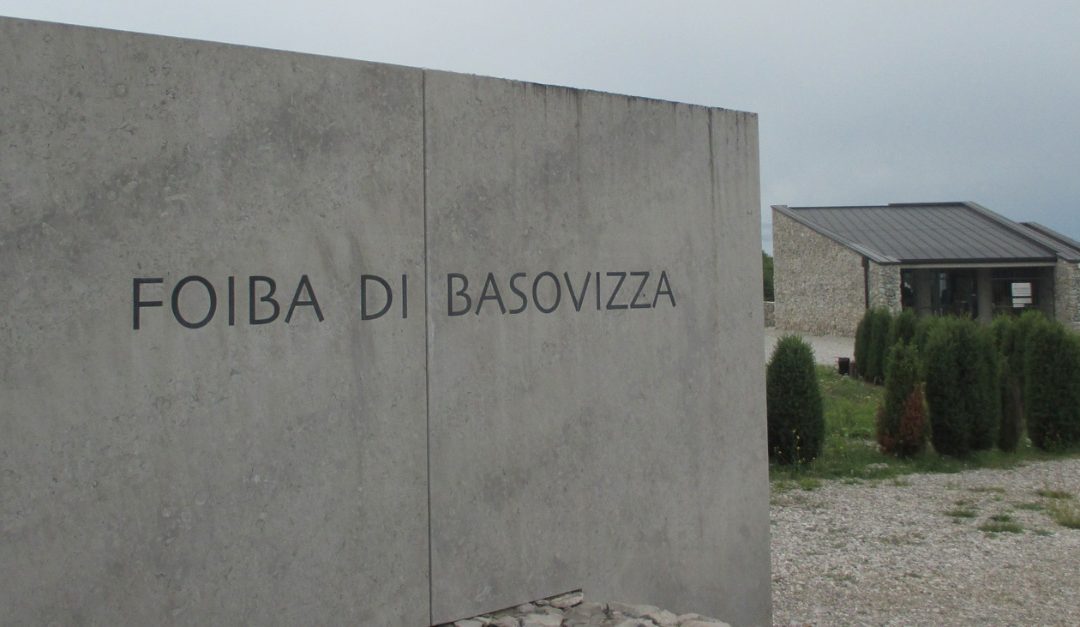 Il monumento in onore delle vittime delle foibe a Basovizza