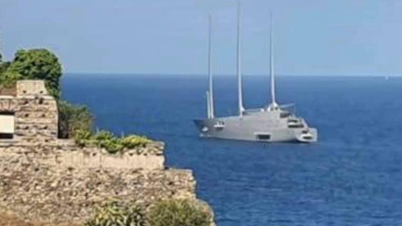 A Pizzo è arrivato "A", uno degli yacht più lussuosi al mondo